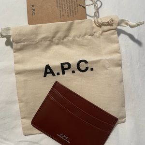 Brand new A.P.C. card holder / wallet in classic brown colour.